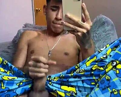 Hebepaq amateur gay masturbates big dick